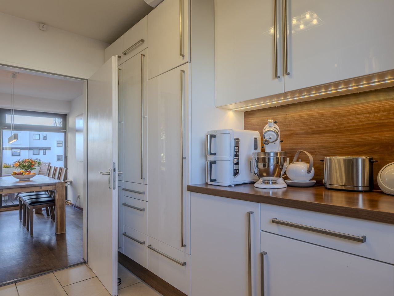 Küche mit Einbauküche