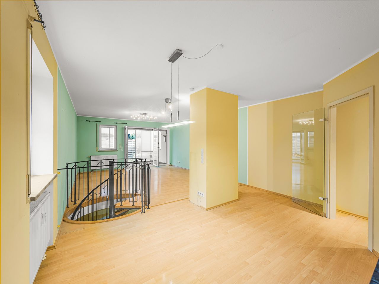 Ess-und Wohnzimmer - Blick von der Küche