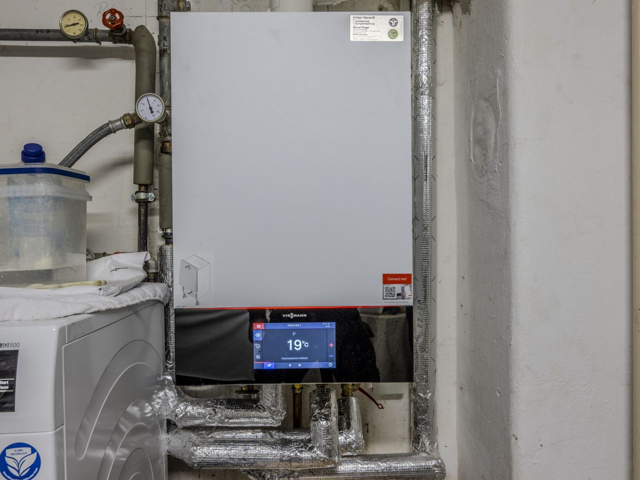 Moderne Gastherme im Keller