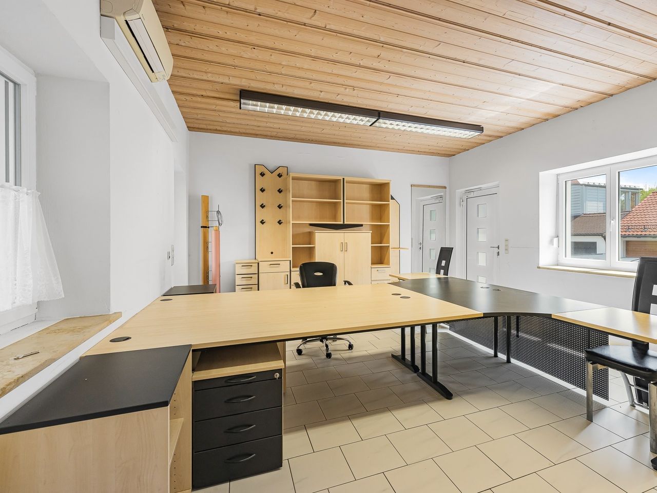 Büro EG