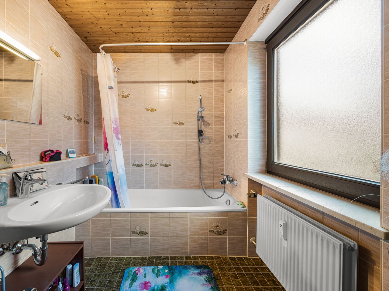 Badezimmer Wohnung OG links