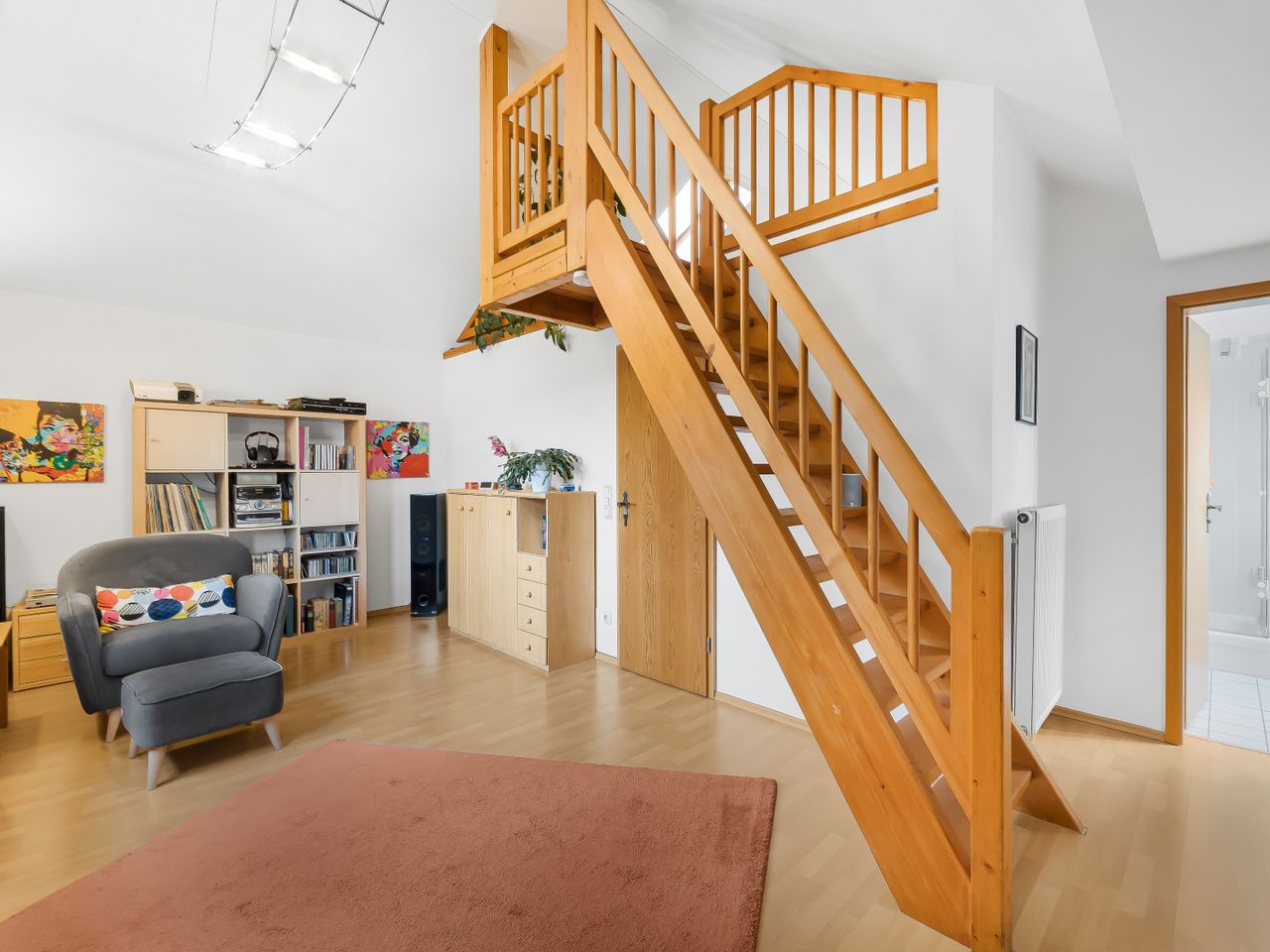 Großzügiges Zimmer mit Galerie im Dachgeschoss