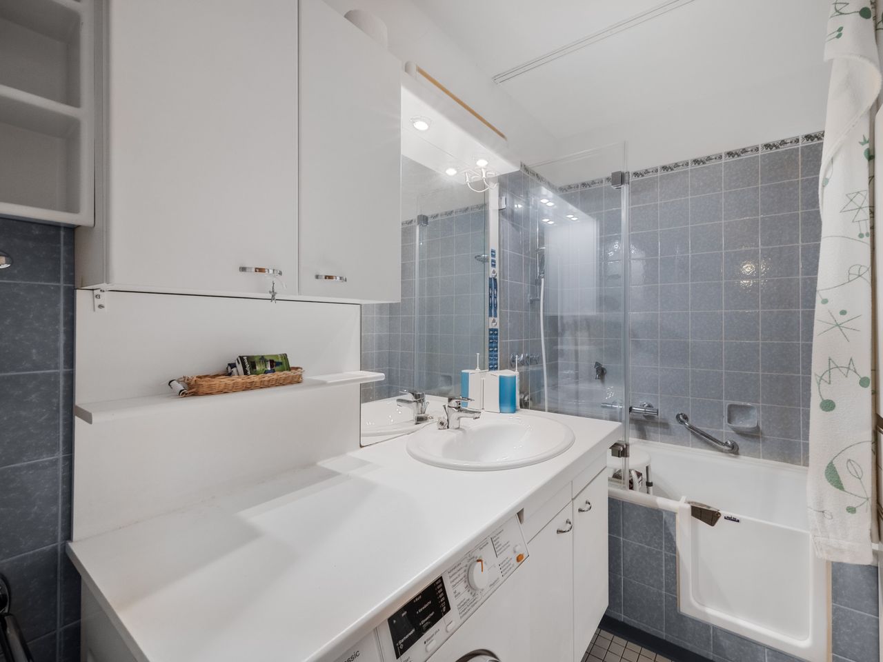 Badezimmer innenliegend mit Waschmaschinenanschluss