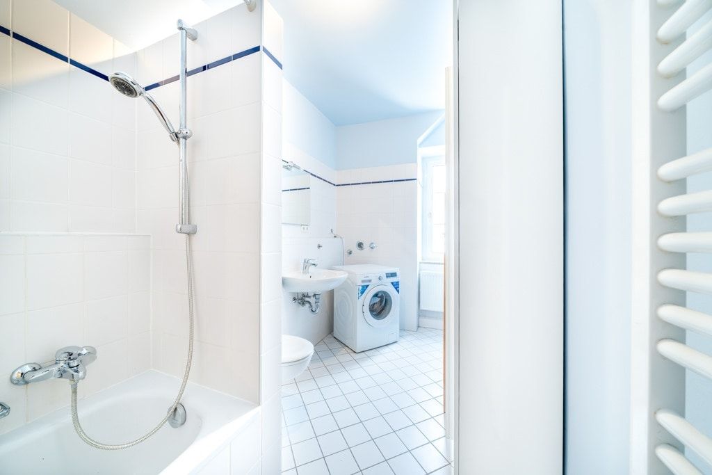 Bad mit Badewanne