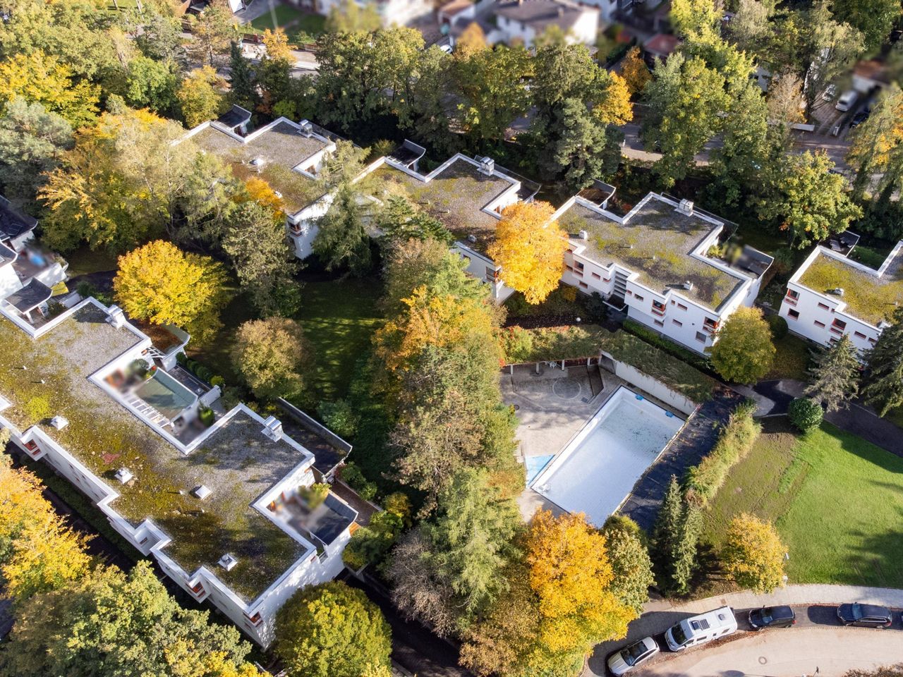 Wohnanlage mit Außenpool