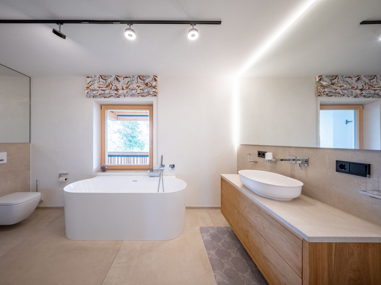 Dachgeschoss Wohnung 2 - Badezimmer