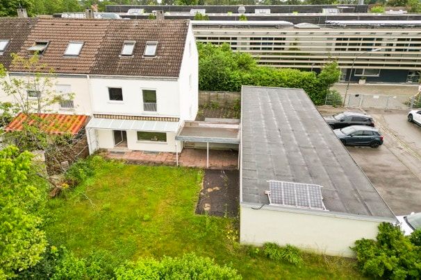 Südansicht mit Garten