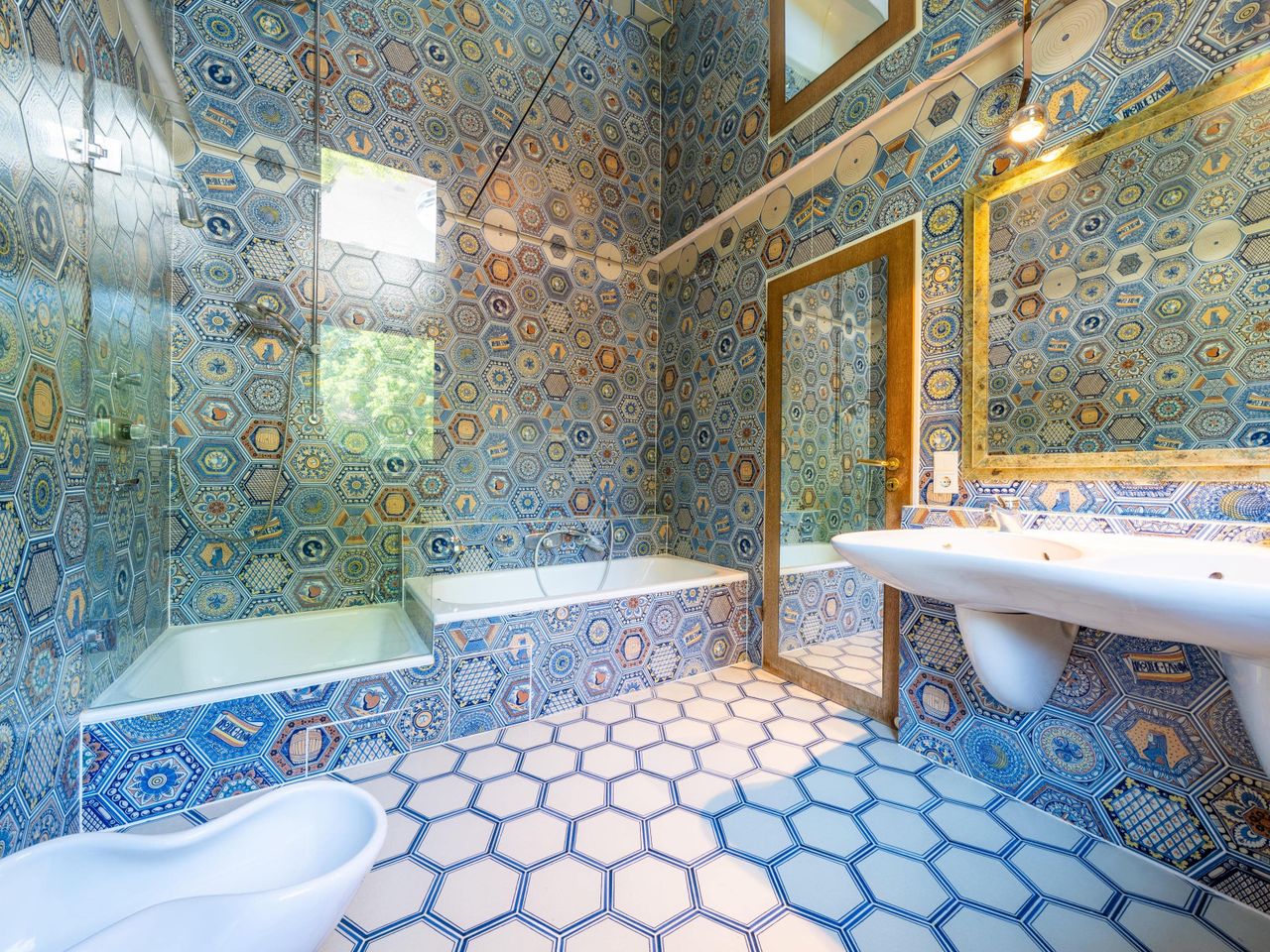Badezimmer OB Majolika Fliesen