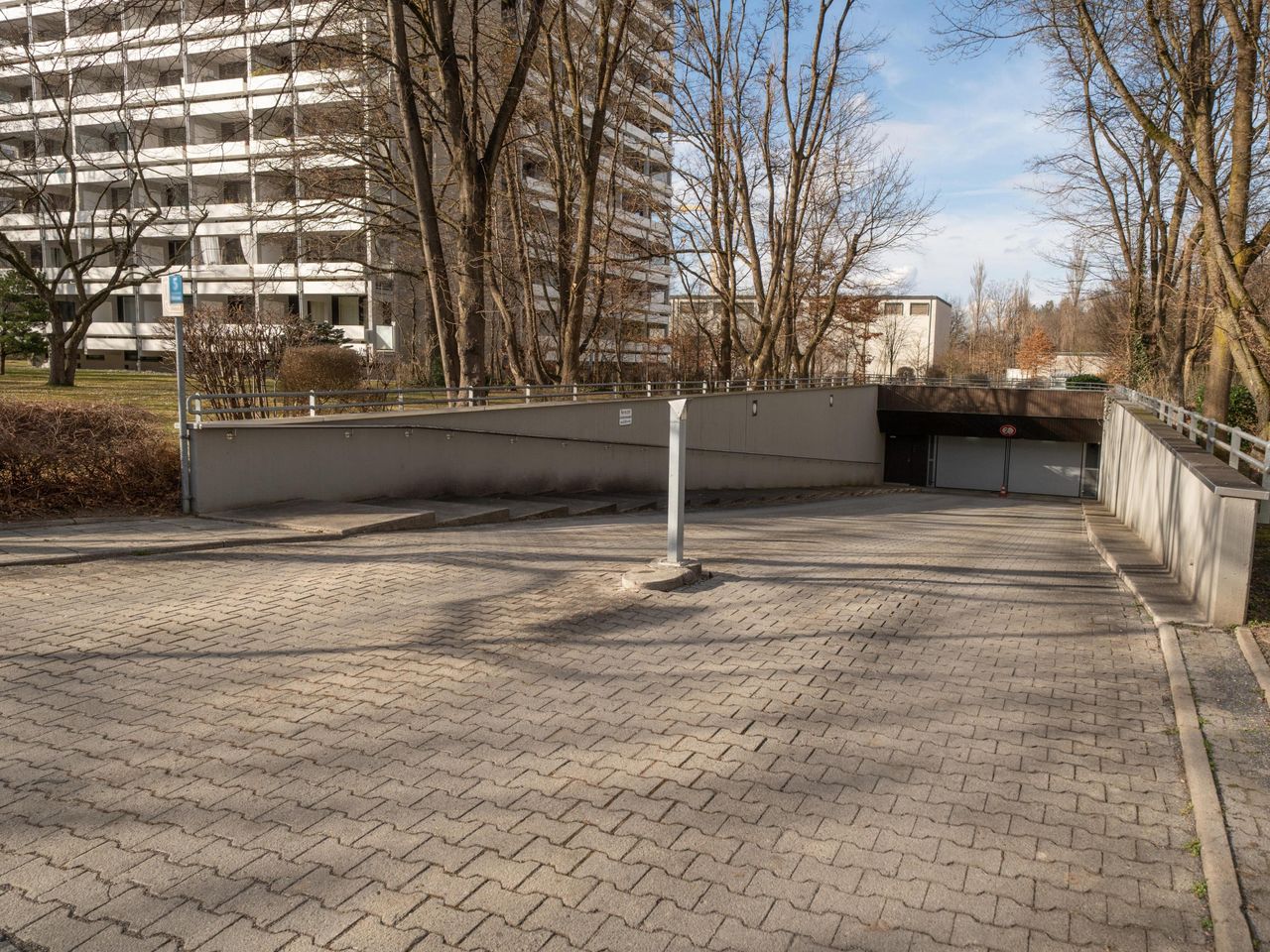 Tiefgaragenabfahrt