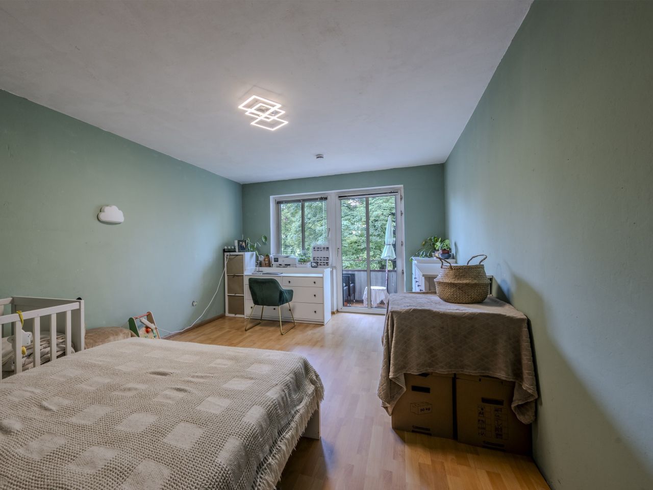 Schlafzimmer mit Balkonzugang