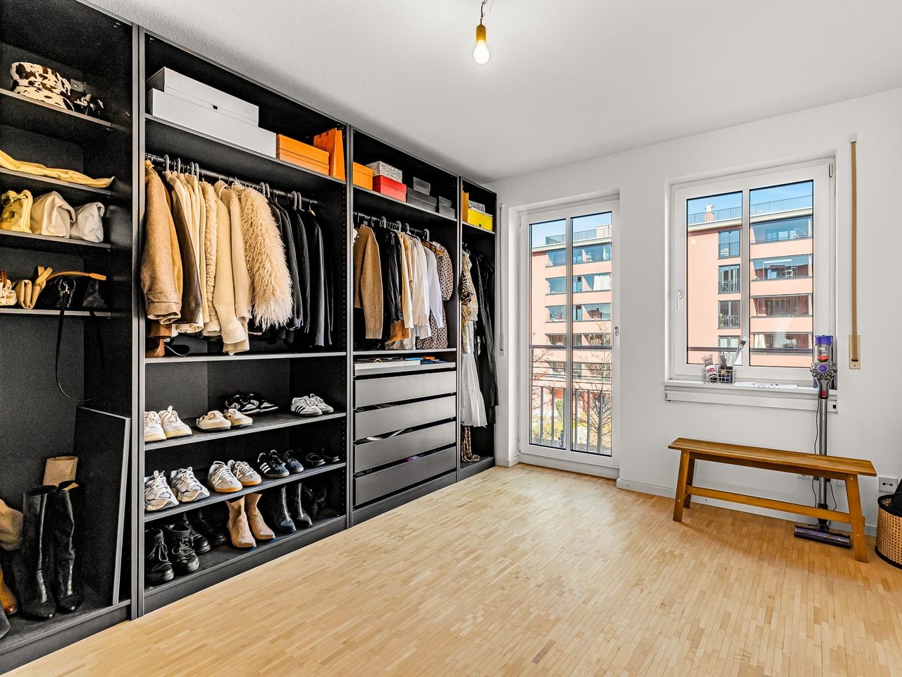 Begehbarer Kleiderschrank