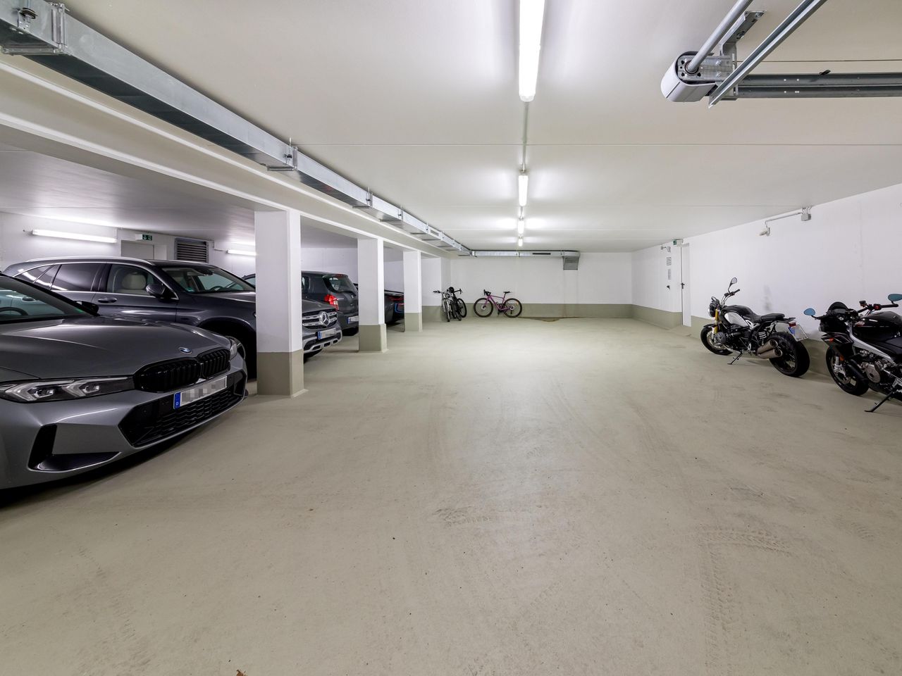 Tiefgarage mit Stellplatz