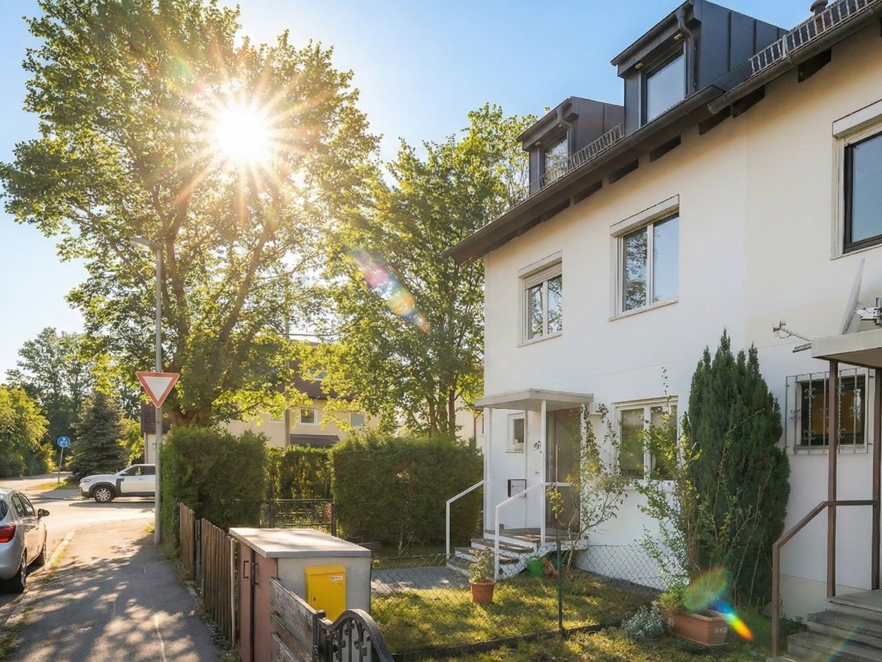 Außenansicht Vorgarten KI-Frühling