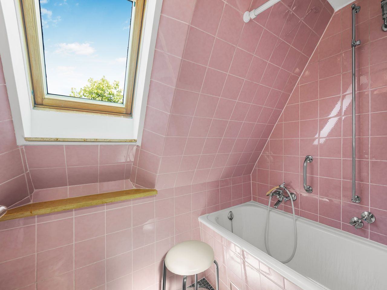 Badezimmer im DG (Reiheneckhaus)