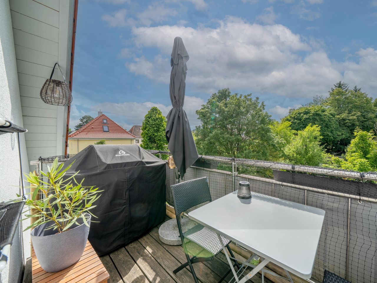 Balkon mit freier Sicht im DG