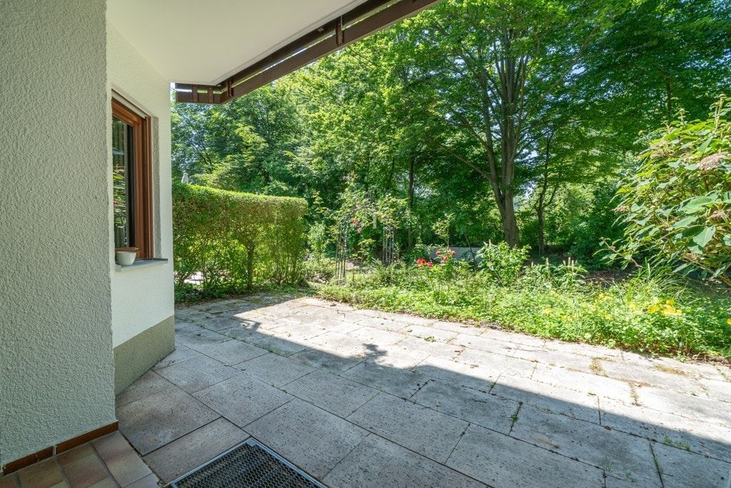 Terrasse - Blick in den Garten
