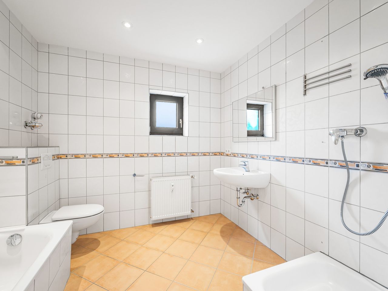 Badezimmer Wohnung EG