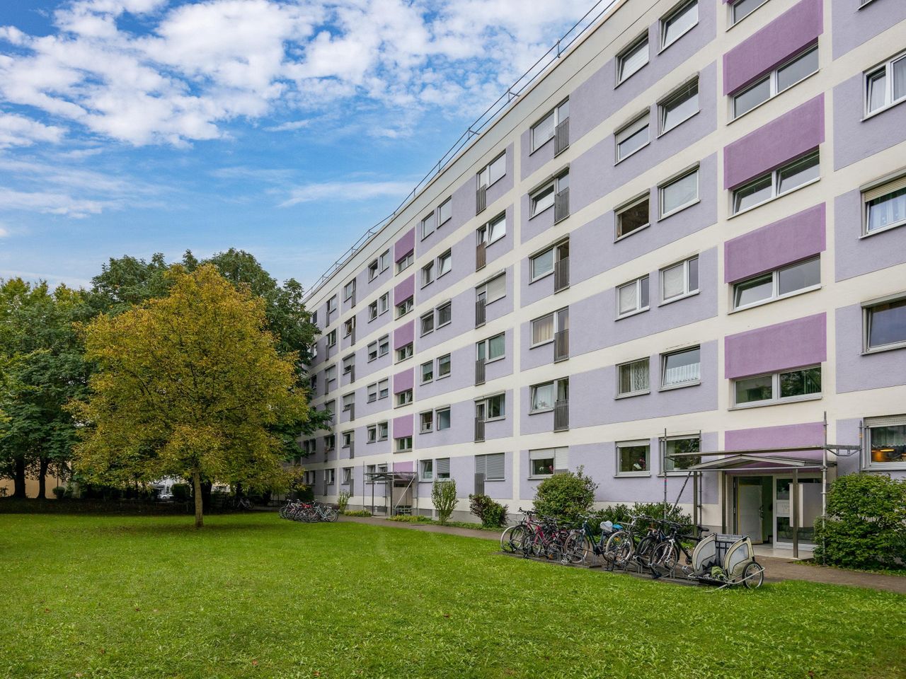 Außenansicht Haus, Gesamtbild mit Balkon
