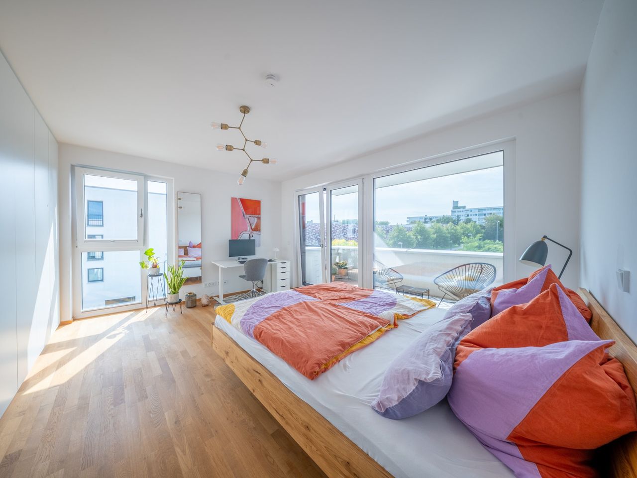 Schlafzimmer mit Einbauschrank
