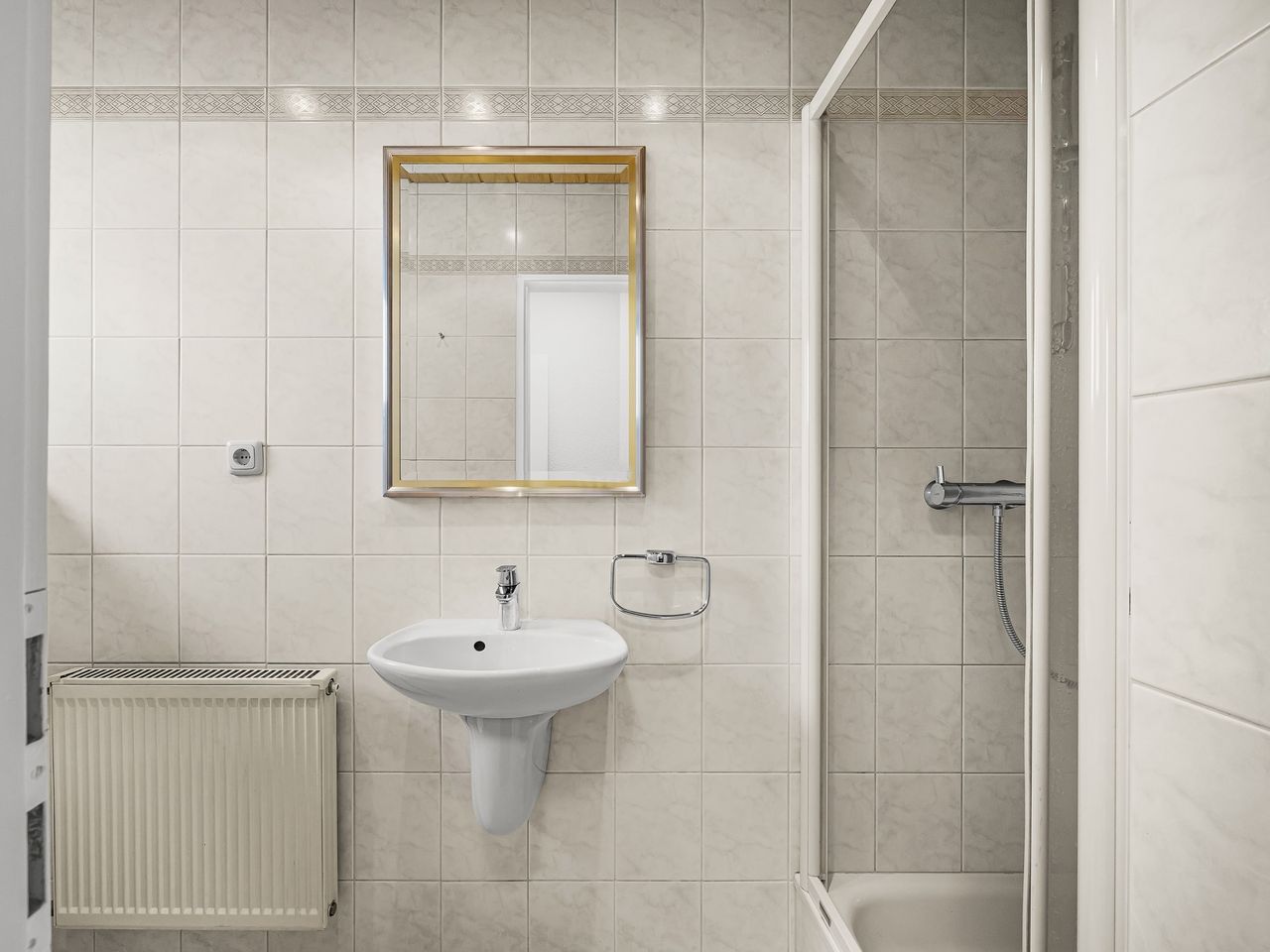 Gäste WC mit Dusche im Erdgeschoss