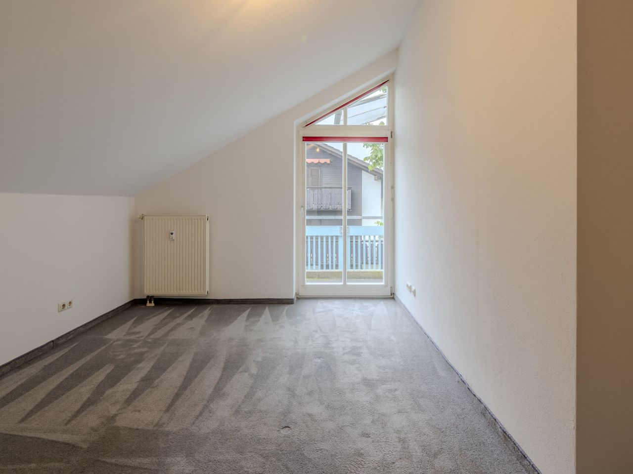 Schlafzimmer mit Balkonzugang