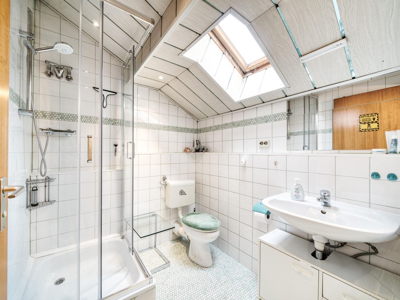 Bad im Dachgeschoss