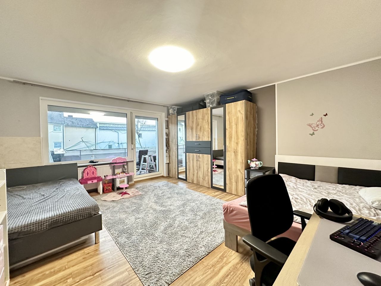 Schlafzimmer mit Balkonzugang