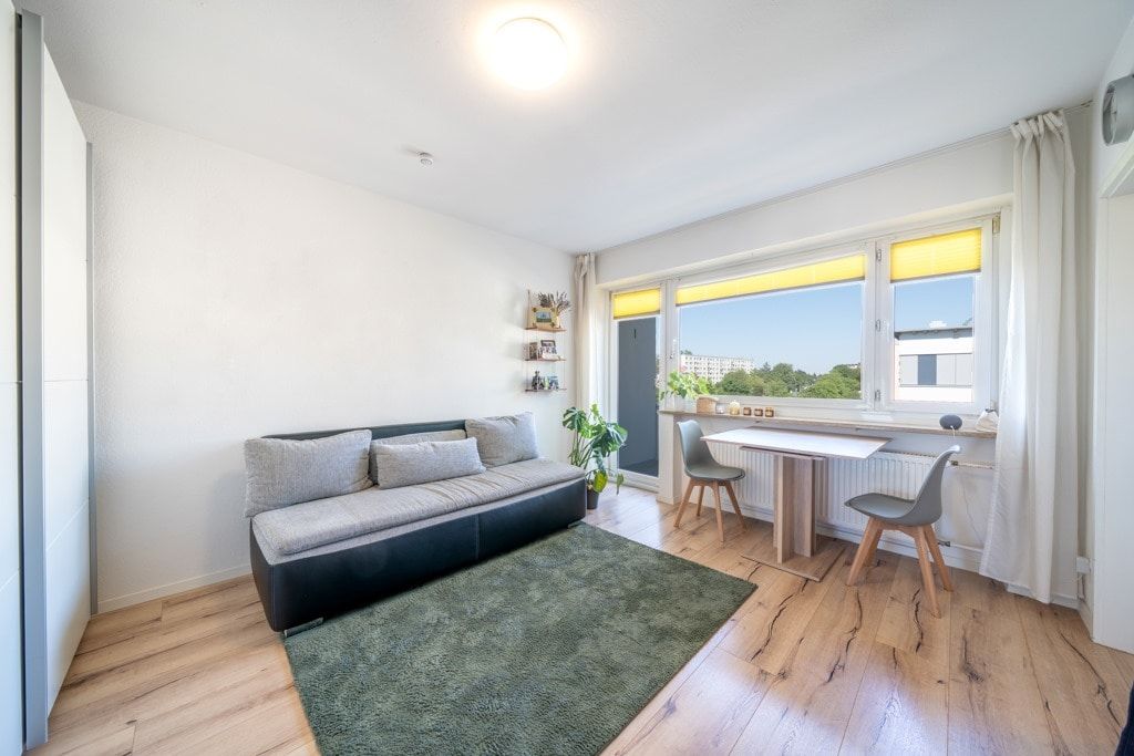... und Zugang zum Balkon